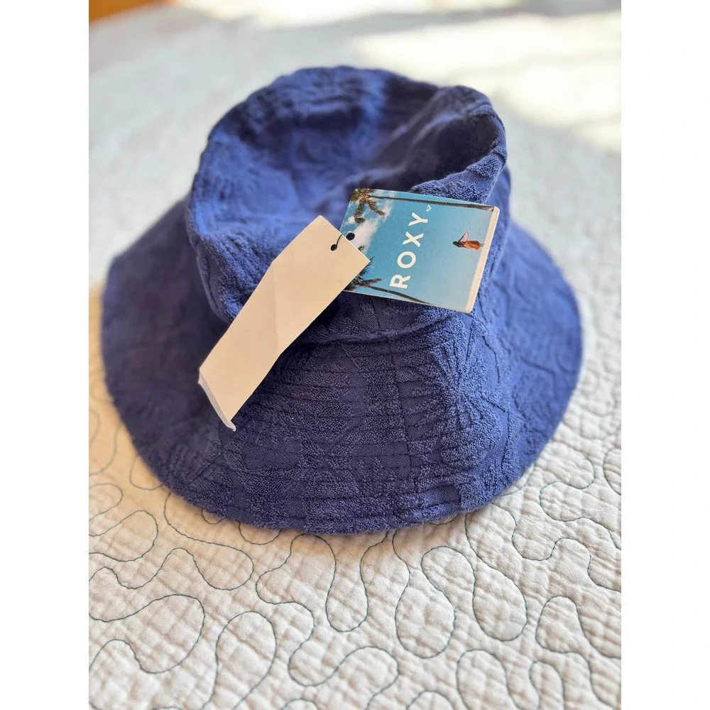 Roxy Blue Terry Cloth Floral Embossed Bucket Hat Womens Small/Medium